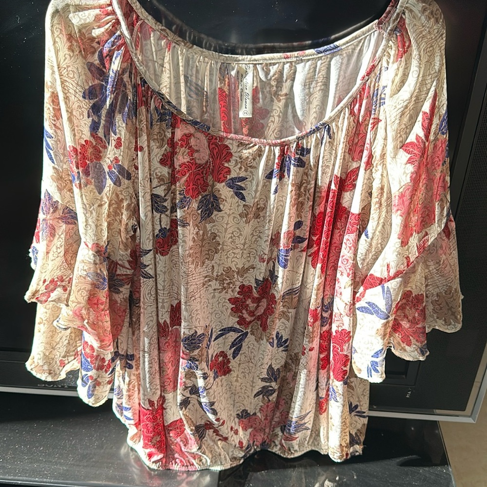 Tan and beige with floral design on front and back with 3/4 ruffle sleeves